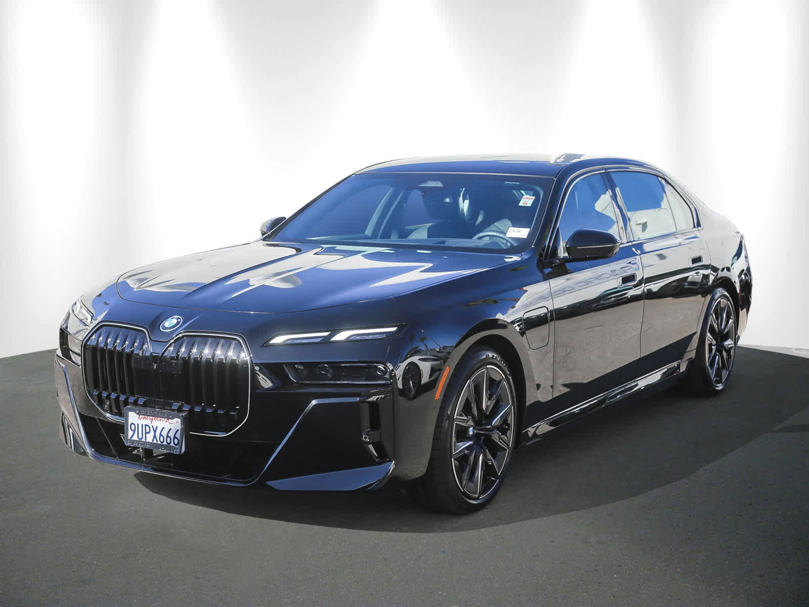 Used 2026 BMW 750e xDrive w/ Premium Package image 3