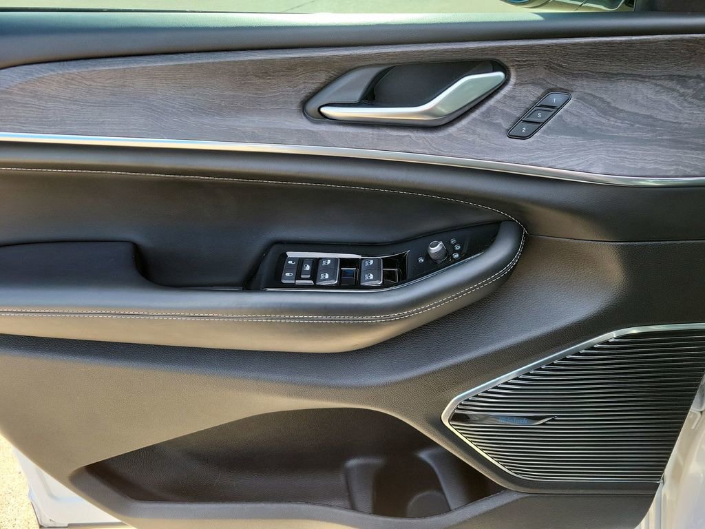 Used 2023 Jeep Grand Cherokee Overland image 23