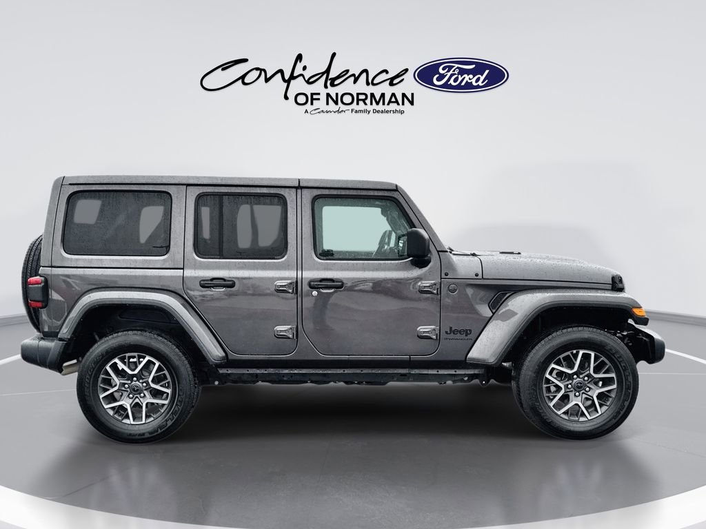 Used 2025 Jeep Wrangler Sahara image 10