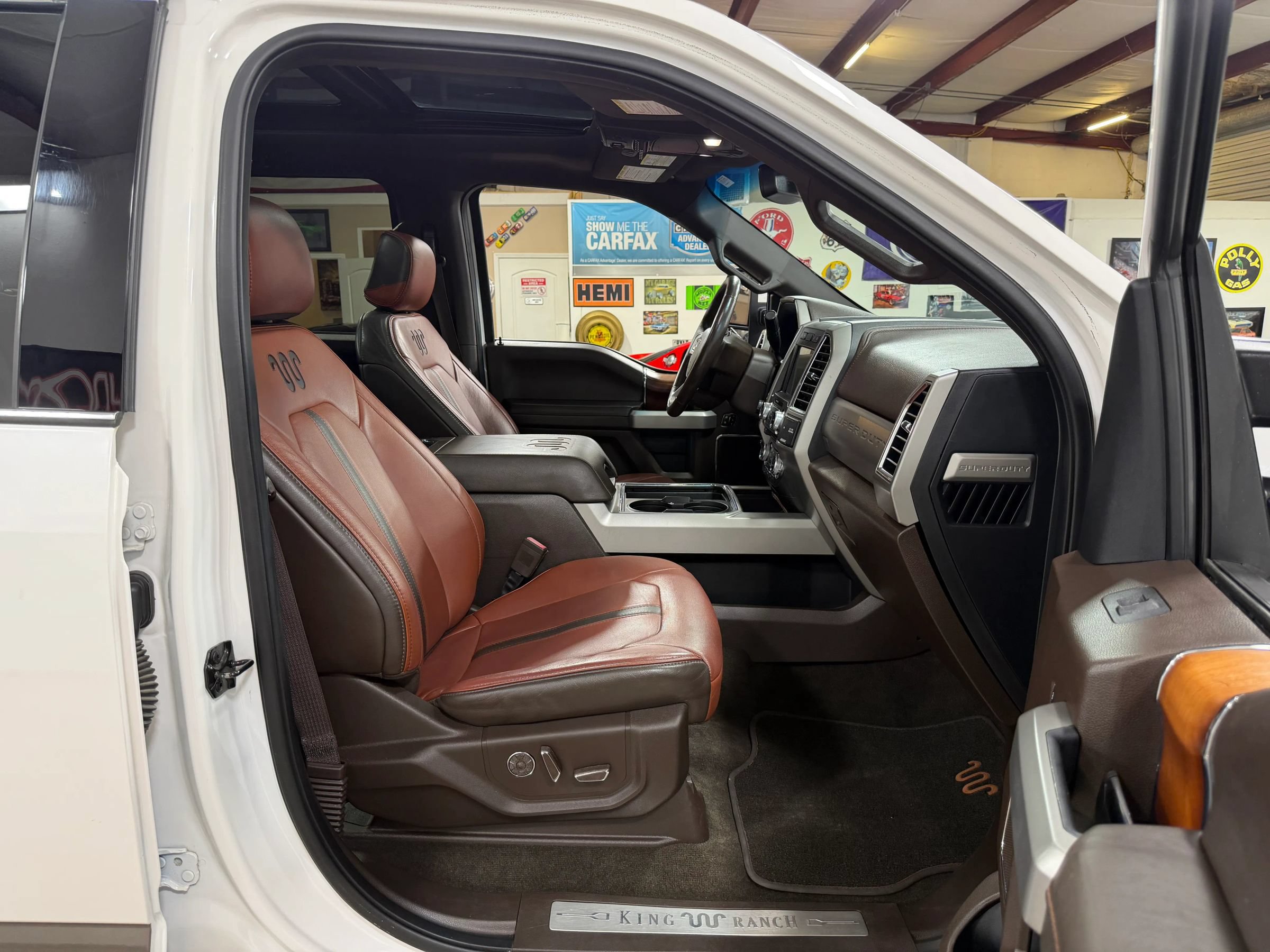 Used 2018 Ford F250 King Ranch w/ King Ranch Ultimate Package AWD/4WD image 21