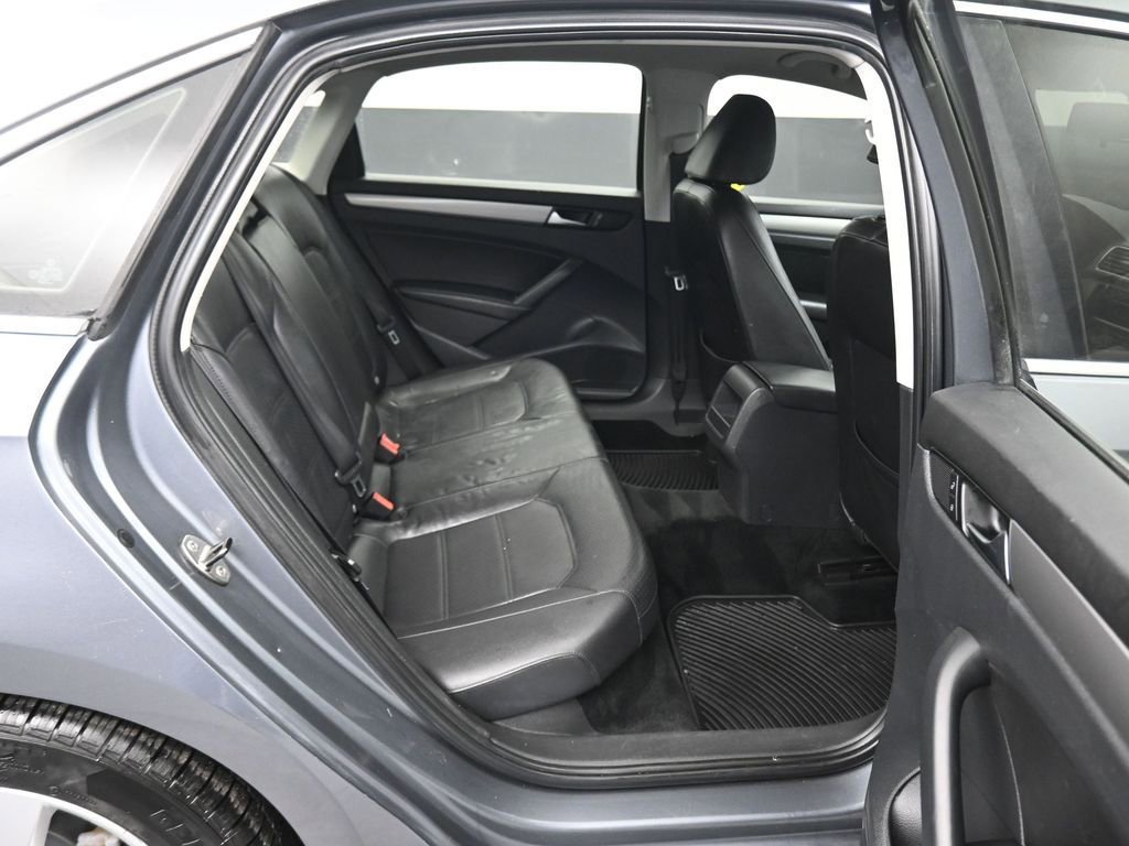 Used 2014 Volkswagen Passat 1.8T Wolfsburg Edition image 33