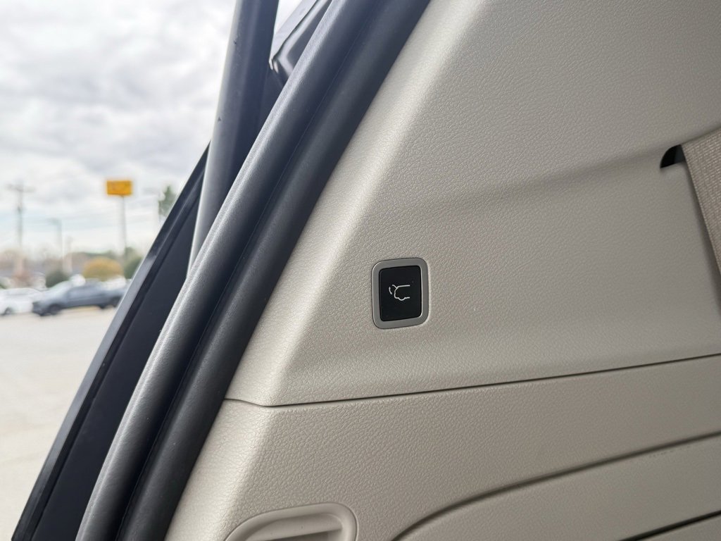 Used 2018 Chrysler Pacifica Limited image 5