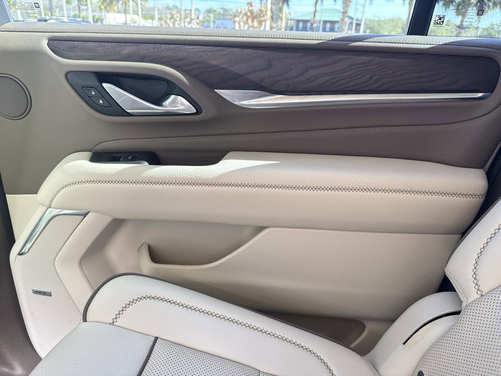 Used 2022 GMC Yukon XL Denali w/ Denali Premium Package image 15