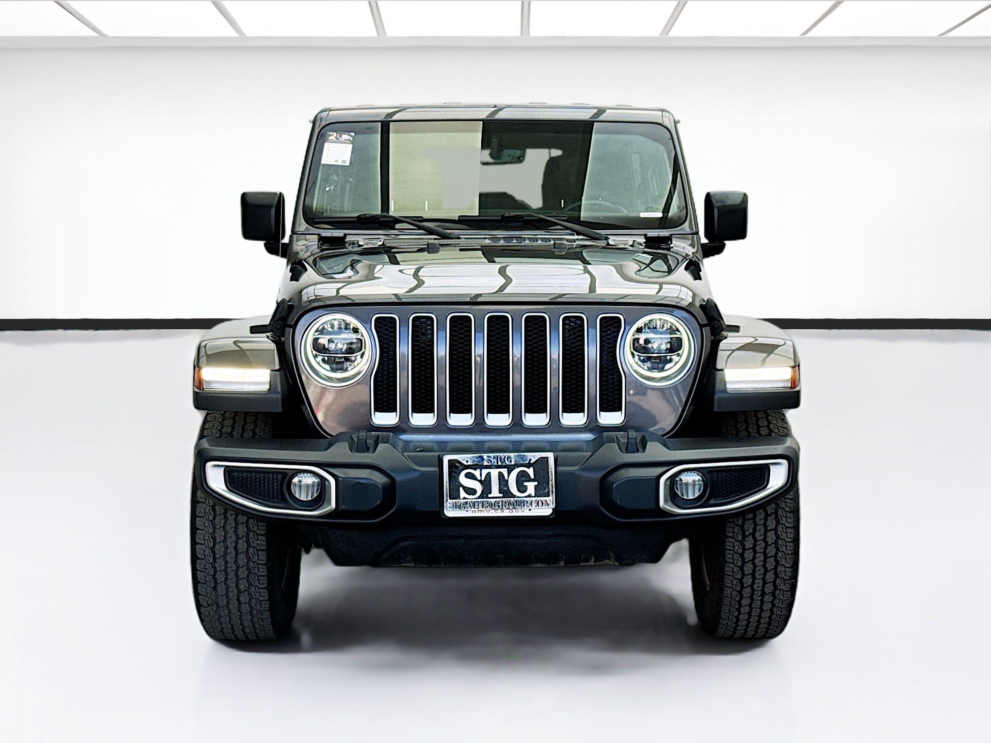 Used 2018 Jeep Wrangler Unlimited Sahara AWD/4WD image 2
