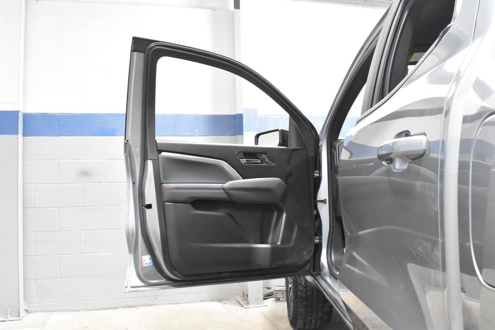 Used 2024 Chevrolet Colorado Z71 w/ Z71 Convenience Package 2 AWD/4WD image 13