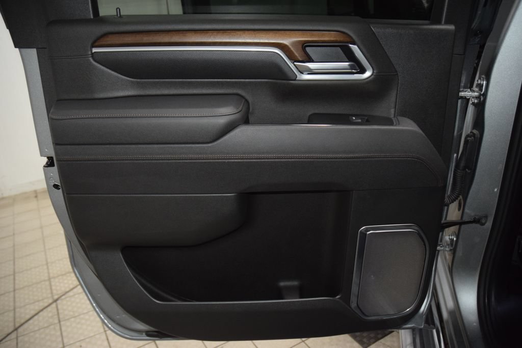 Used 2025 Chevrolet Silverado 2500 High Country w/ Technology Package AWD/4WD image 50