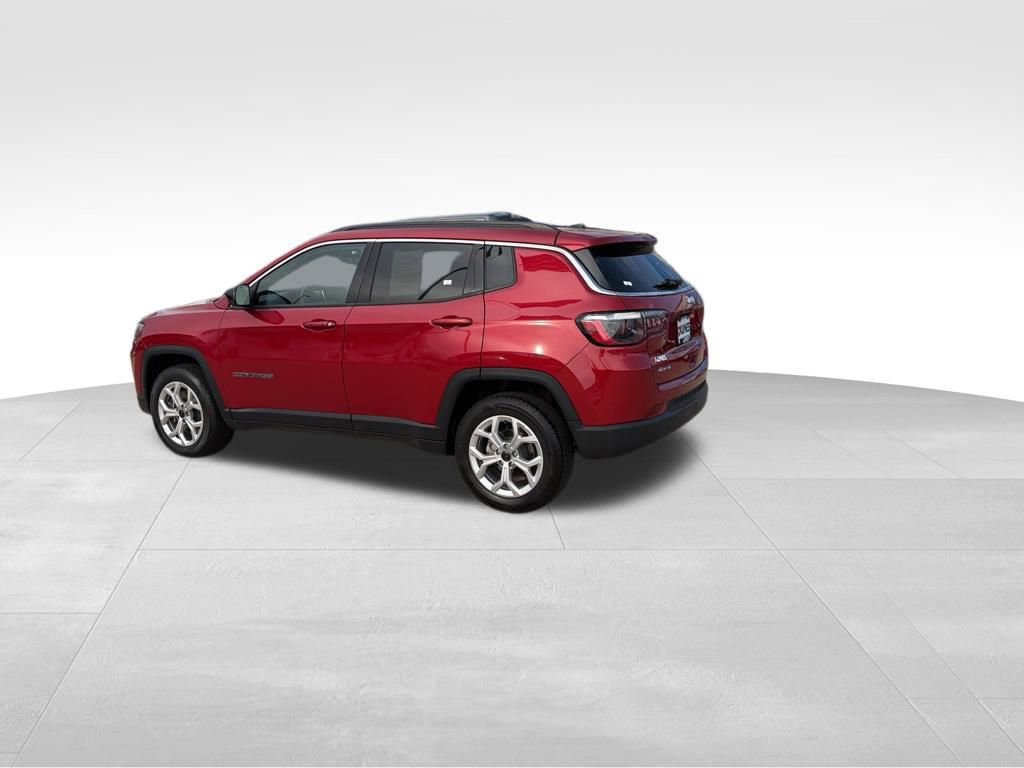 Used 2025 Jeep Compass Latitude image 8