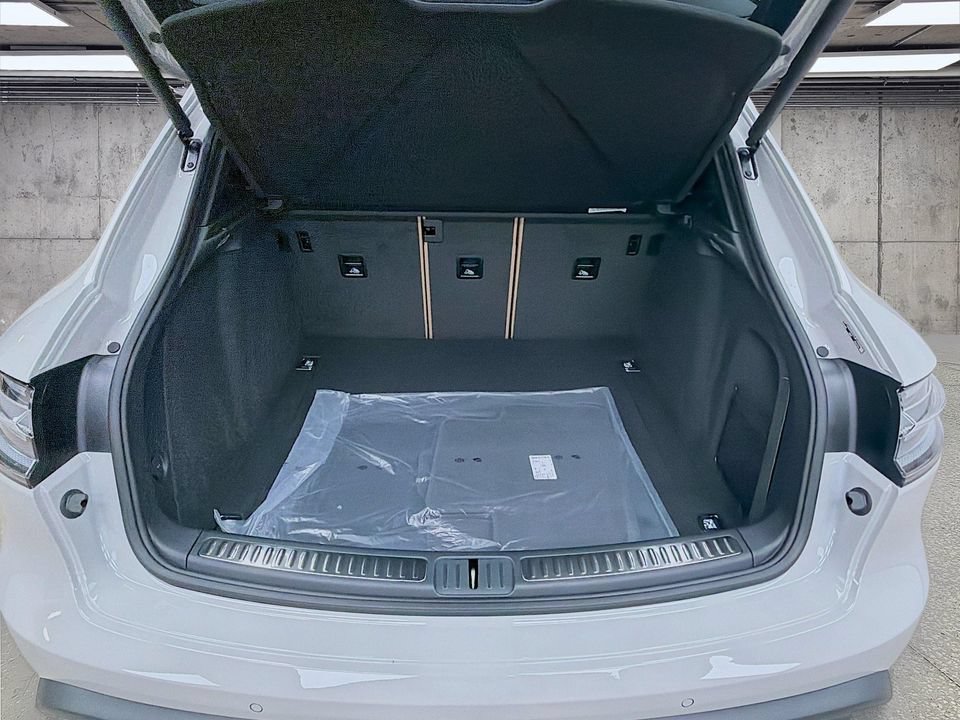 New 2026 Porsche Macan AWD/4WD image 28