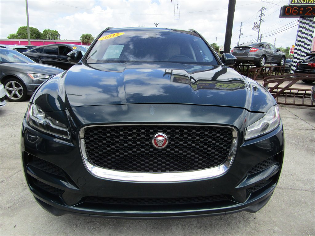 Used 2017 Jaguar F-PACE Prestige image 2