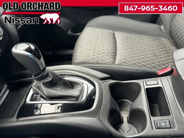 Used 2017 Nissan Rogue SV image 16