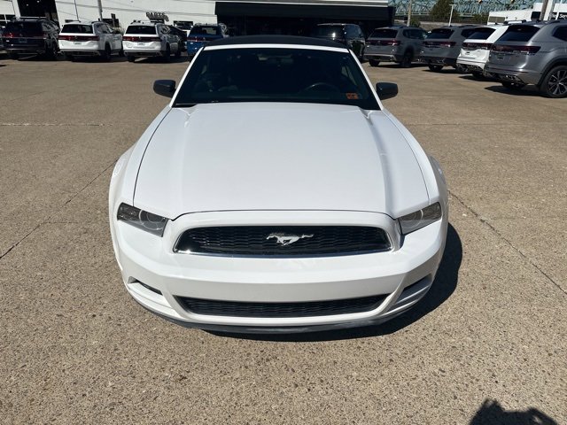 Used 2014 Ford Mustang Convertible image 8