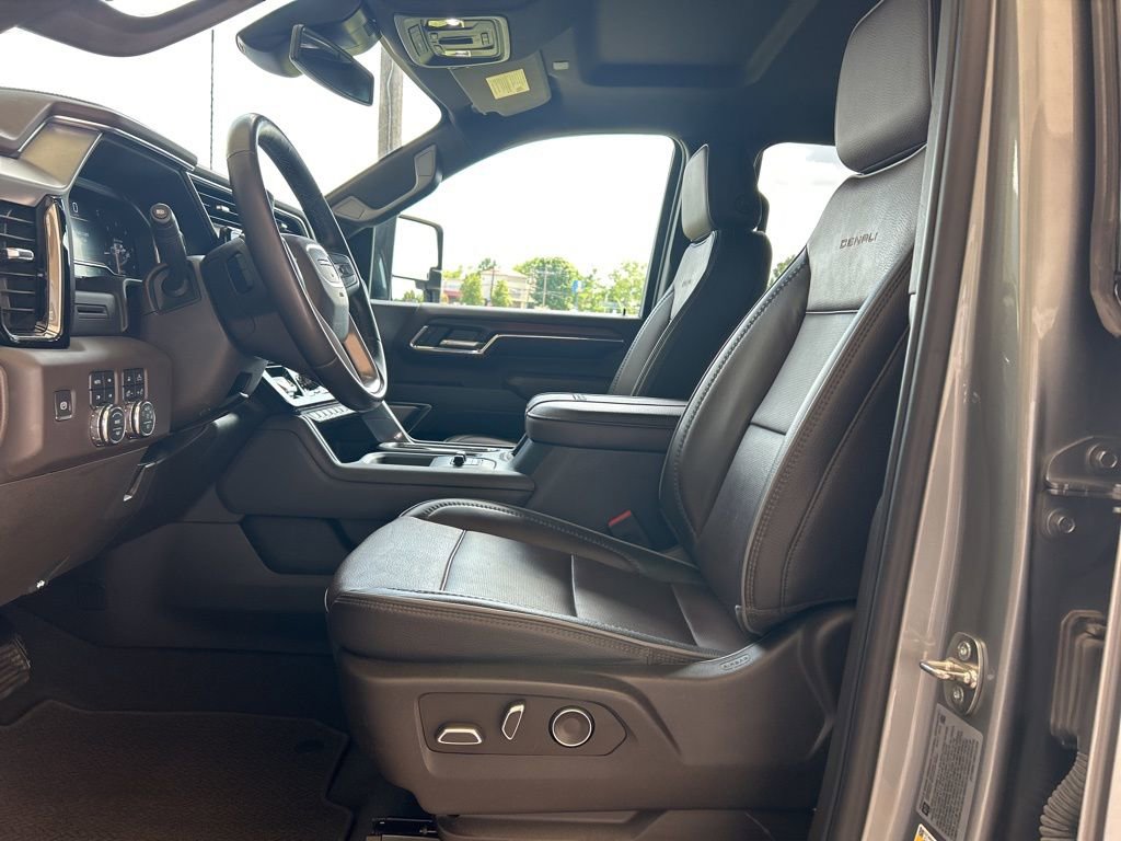 Used 2024 GMC Sierra 2500 Denali AWD/4WD image 8