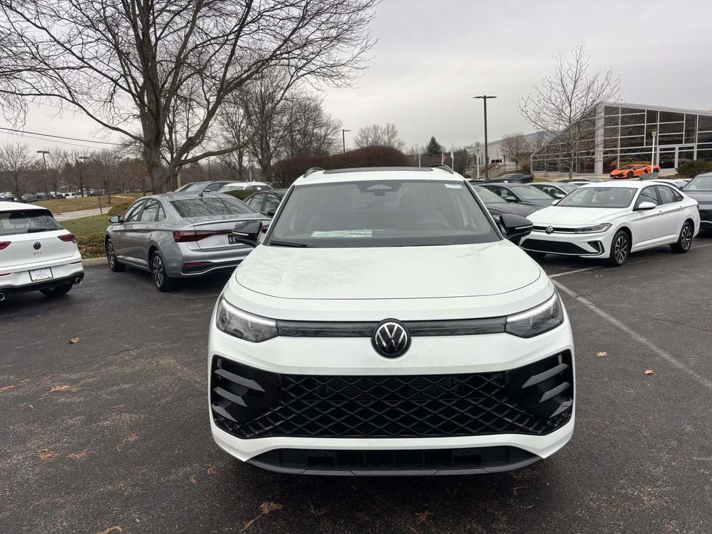 New 2026 Volkswagen Tiguan SE R-Line image 2