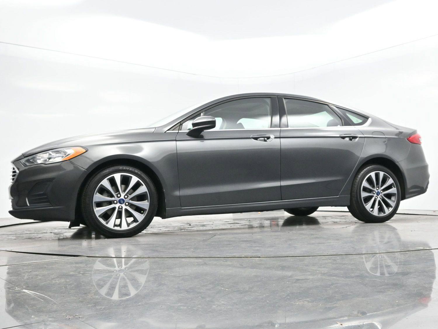 Used 2020 Ford Fusion SE image 49