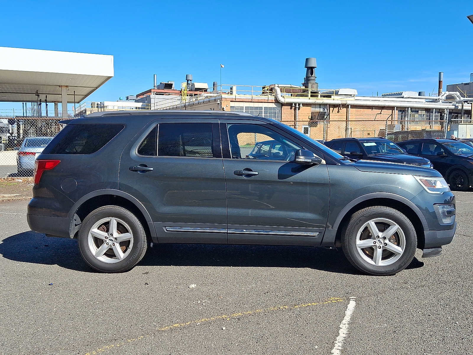 Used 2016 Ford Explorer XLT w/ Equipment Group 202A image 8
