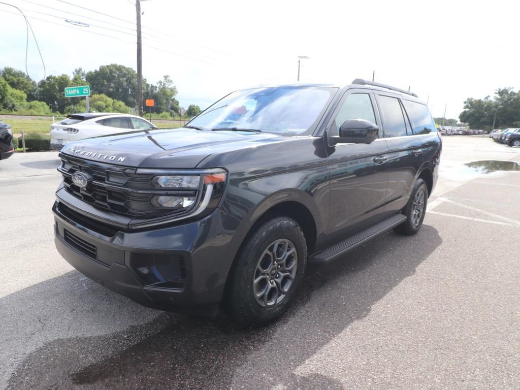 Used 2025 Ford Expedition Active RWD image 5