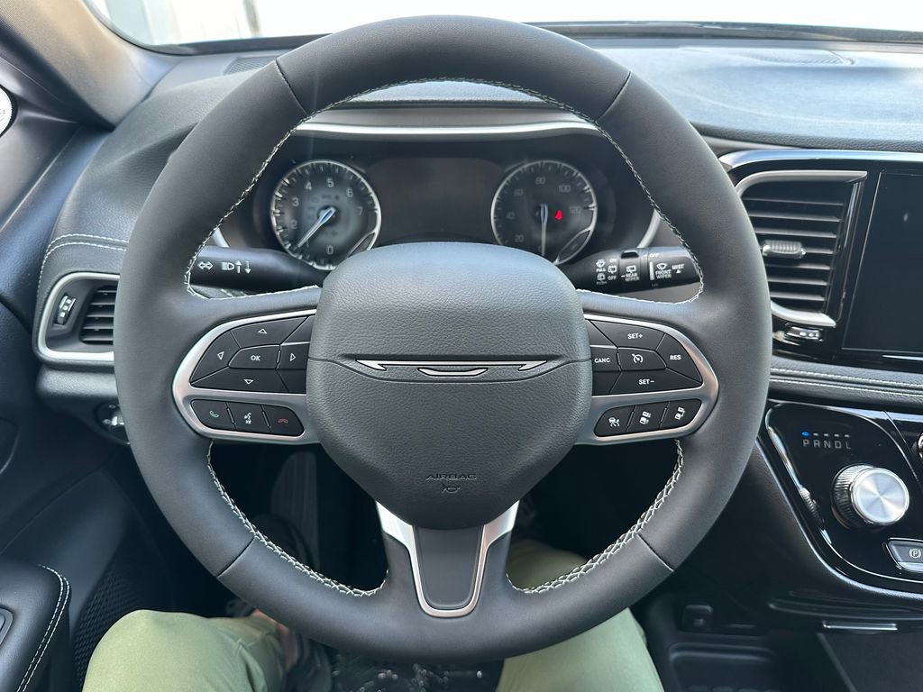 New 2027 Chrysler Pacifica Select FWD image 2