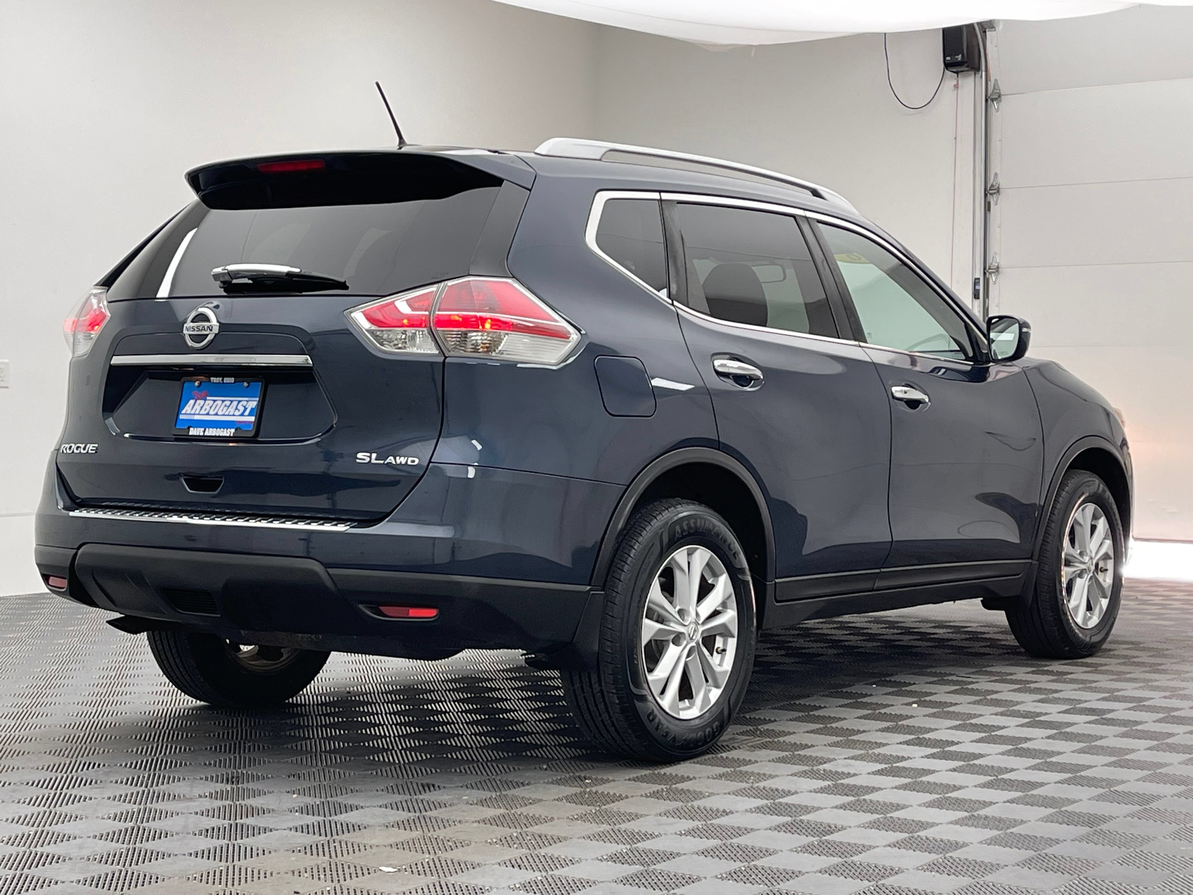 Used 2016 Nissan Rogue SV AWD/4WD image 6