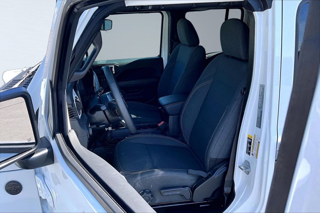 Used 2026 Jeep Wrangler Unlimited Sahara AWD/4WD image 3