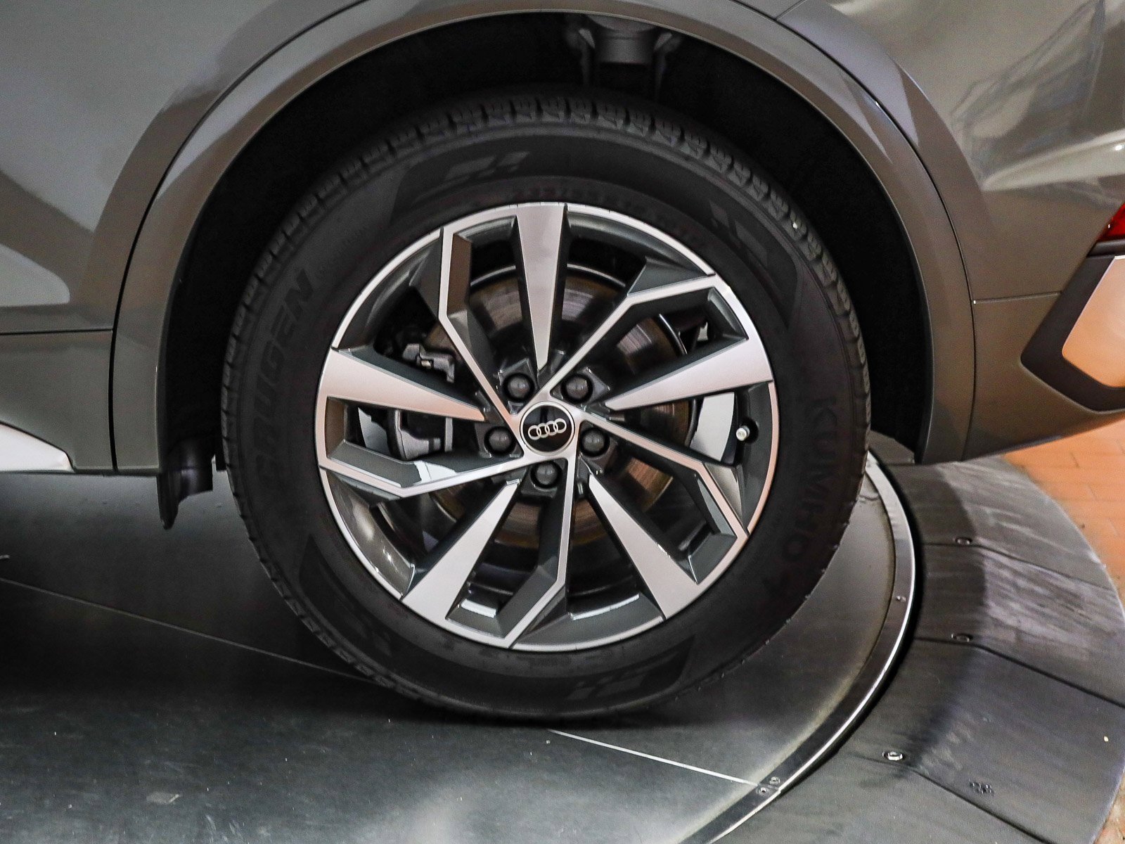 Used 2023 Audi Q5 2.0T Premium Plus w/ Premium Plus Package image 11