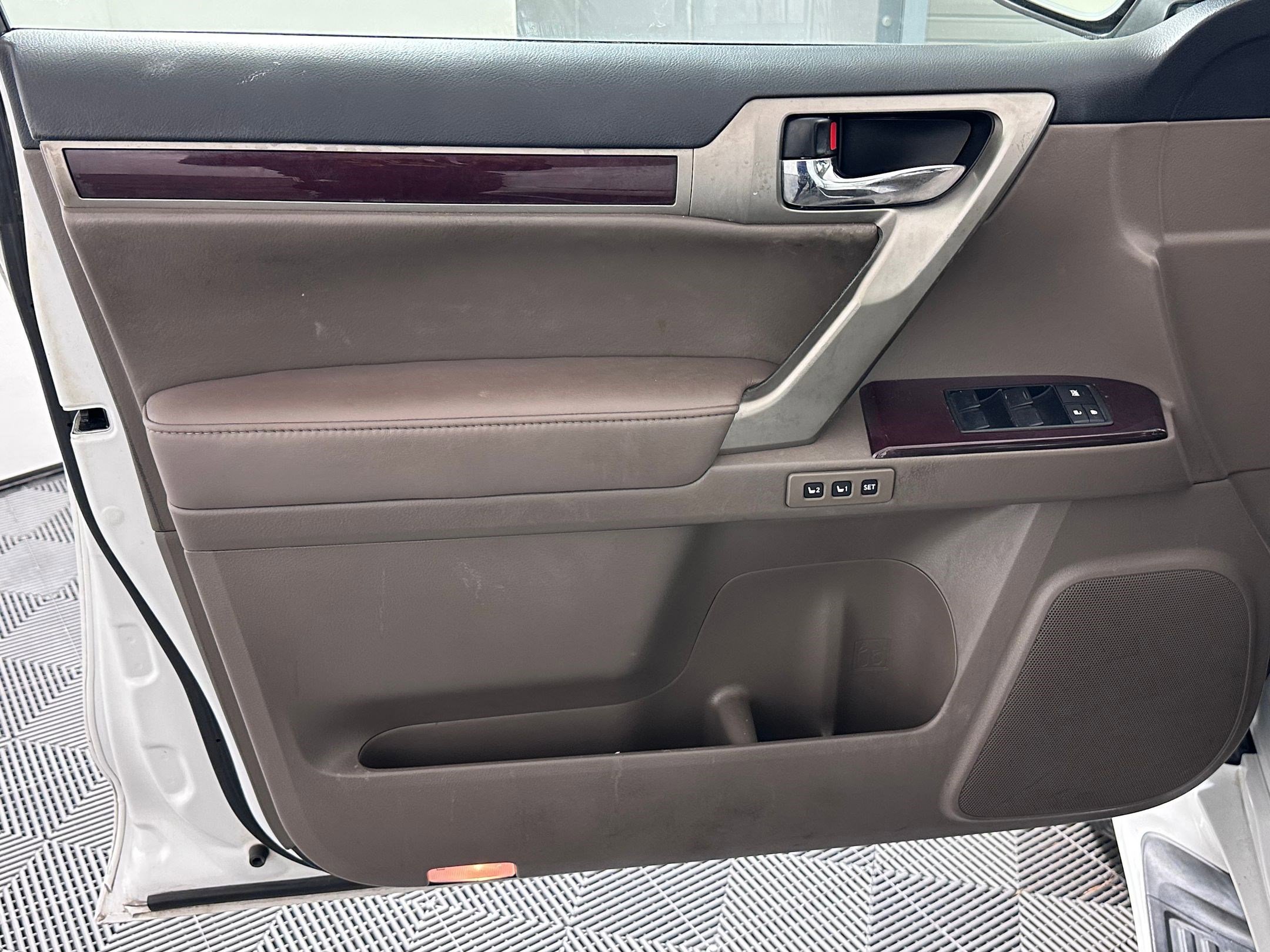 Used 2014 Lexus GX 460 Luxury image 11