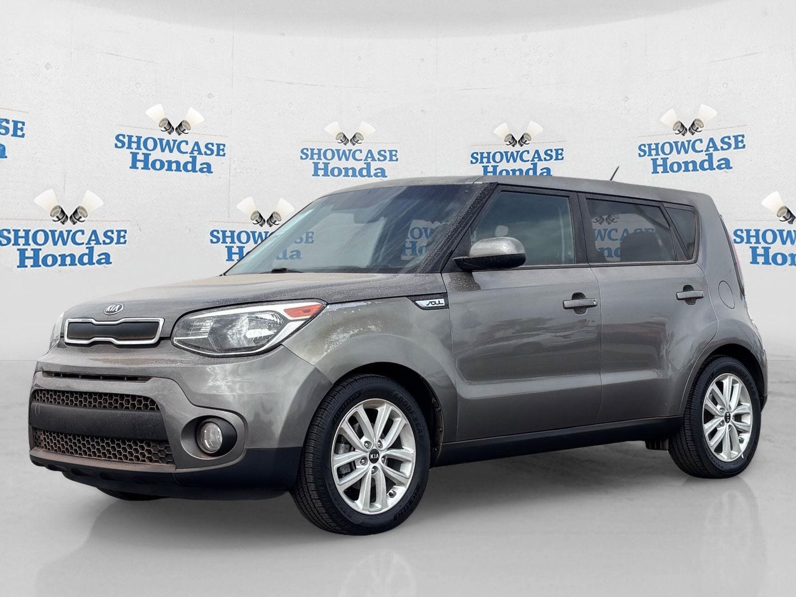 Used 2018 Kia Soul + FWD image 2