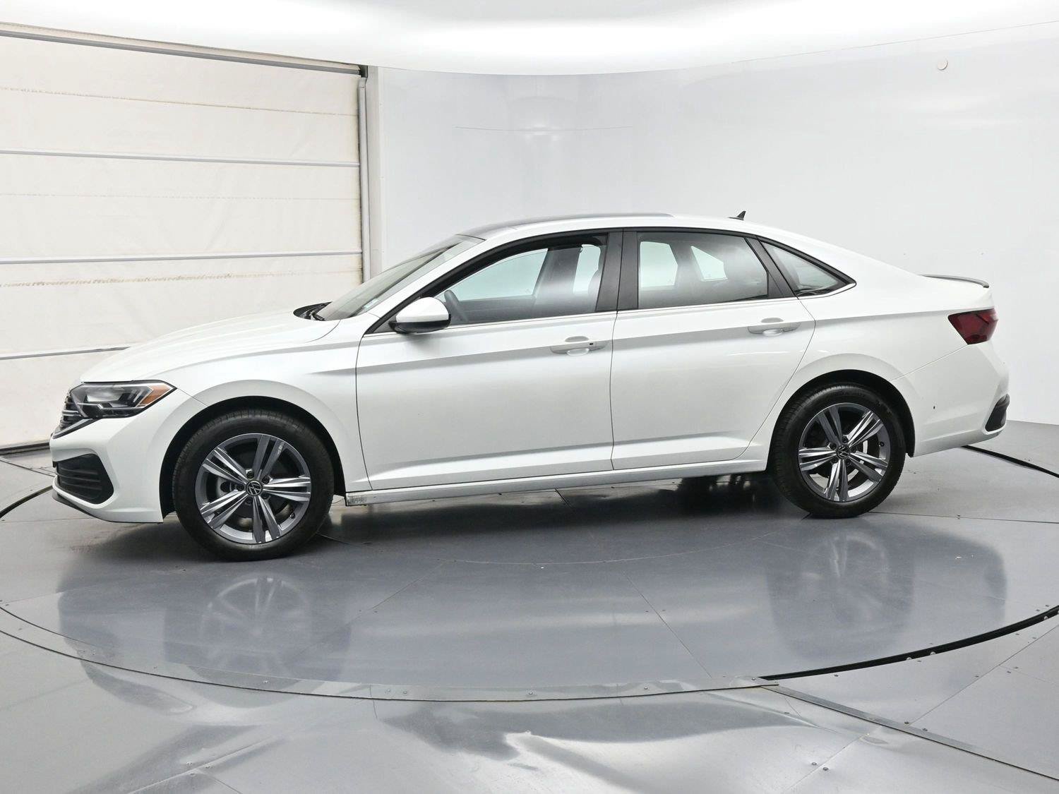 Used 2023 Volkswagen Jetta SE w/ Panoramic Sunroof Package FWD image 22