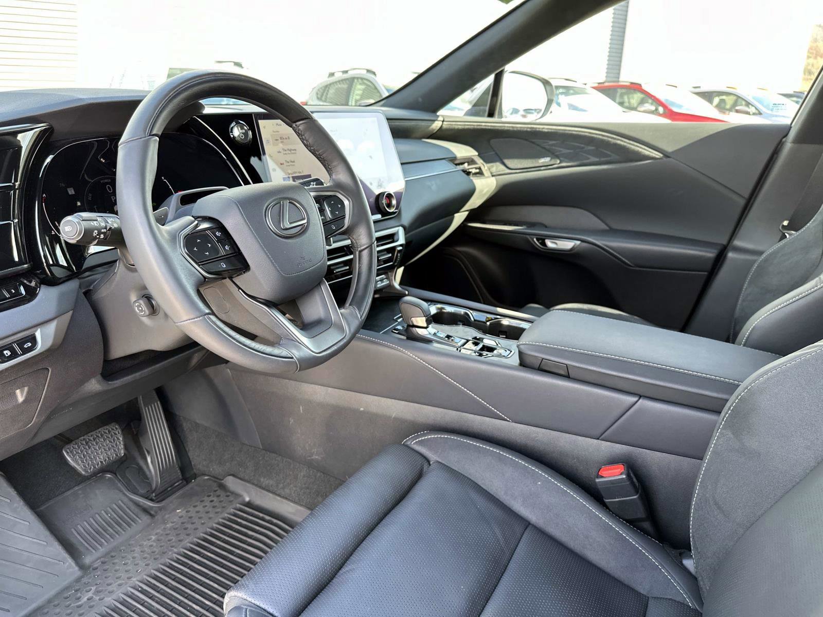 Used 2024 Lexus RX 350 image 34