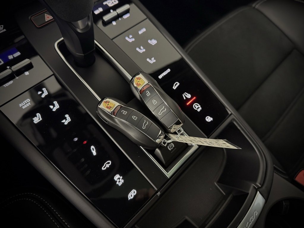 New 2026 Porsche Macan GTS image 28