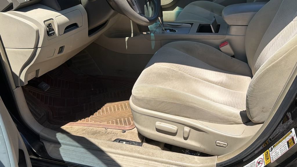 Used 2010 Toyota Camry LE FWD image 7