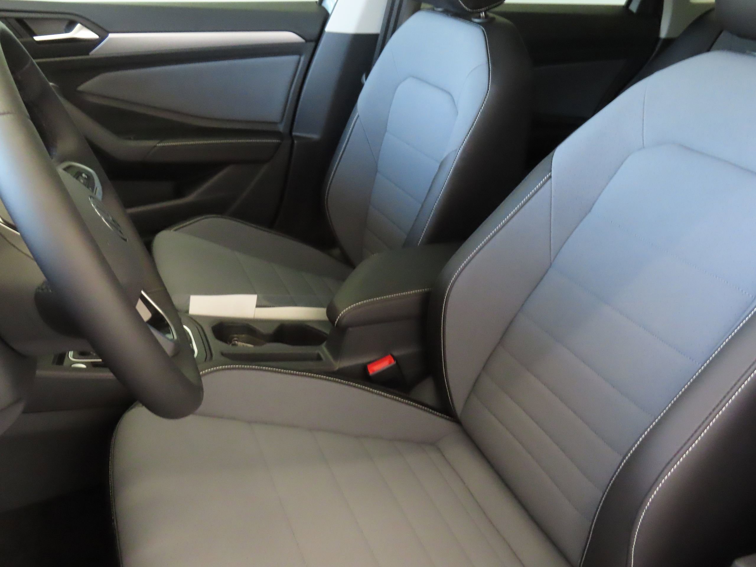 New 2025 Volkswagen Jetta SE FWD image 11