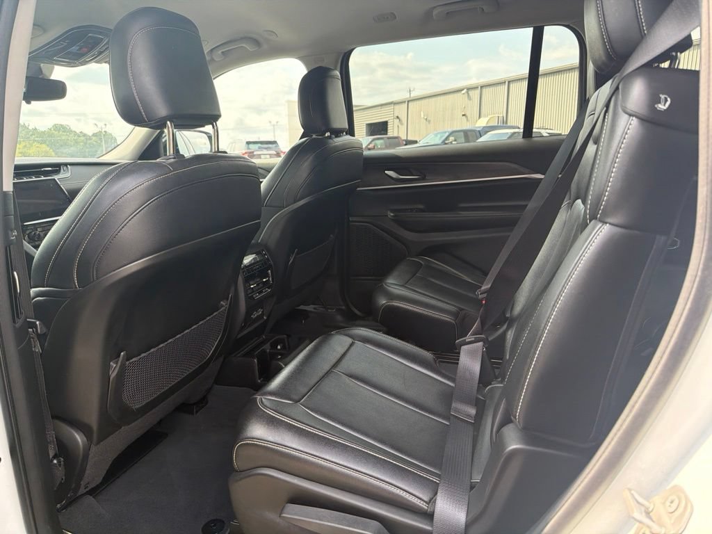 Used 2023 Jeep Grand Cherokee L Limited AWD/4WD image 11