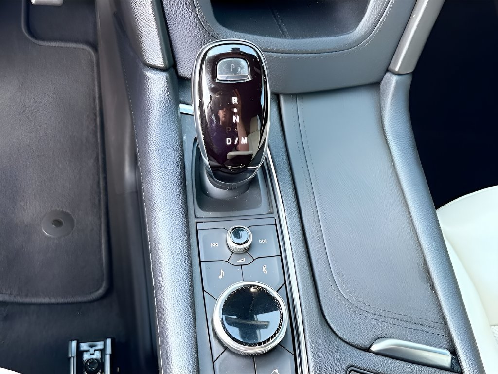 Used 2022 Cadillac XT5 Sportv w/ Technology Package AWD/4WD image 16
