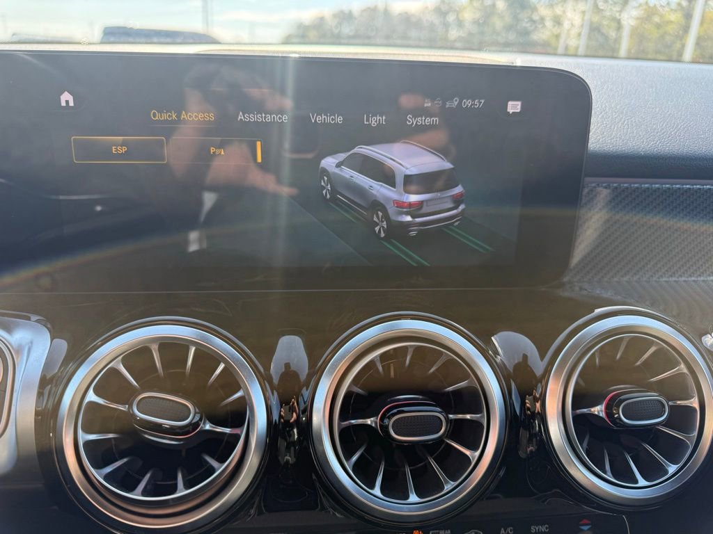 Used 2023 Mercedes-Benz GLB 250 image 19