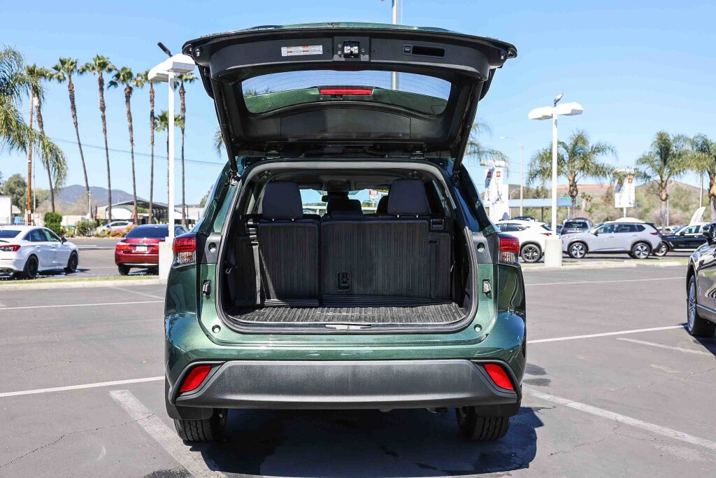 Used 2023 Toyota Highlander LE image 26