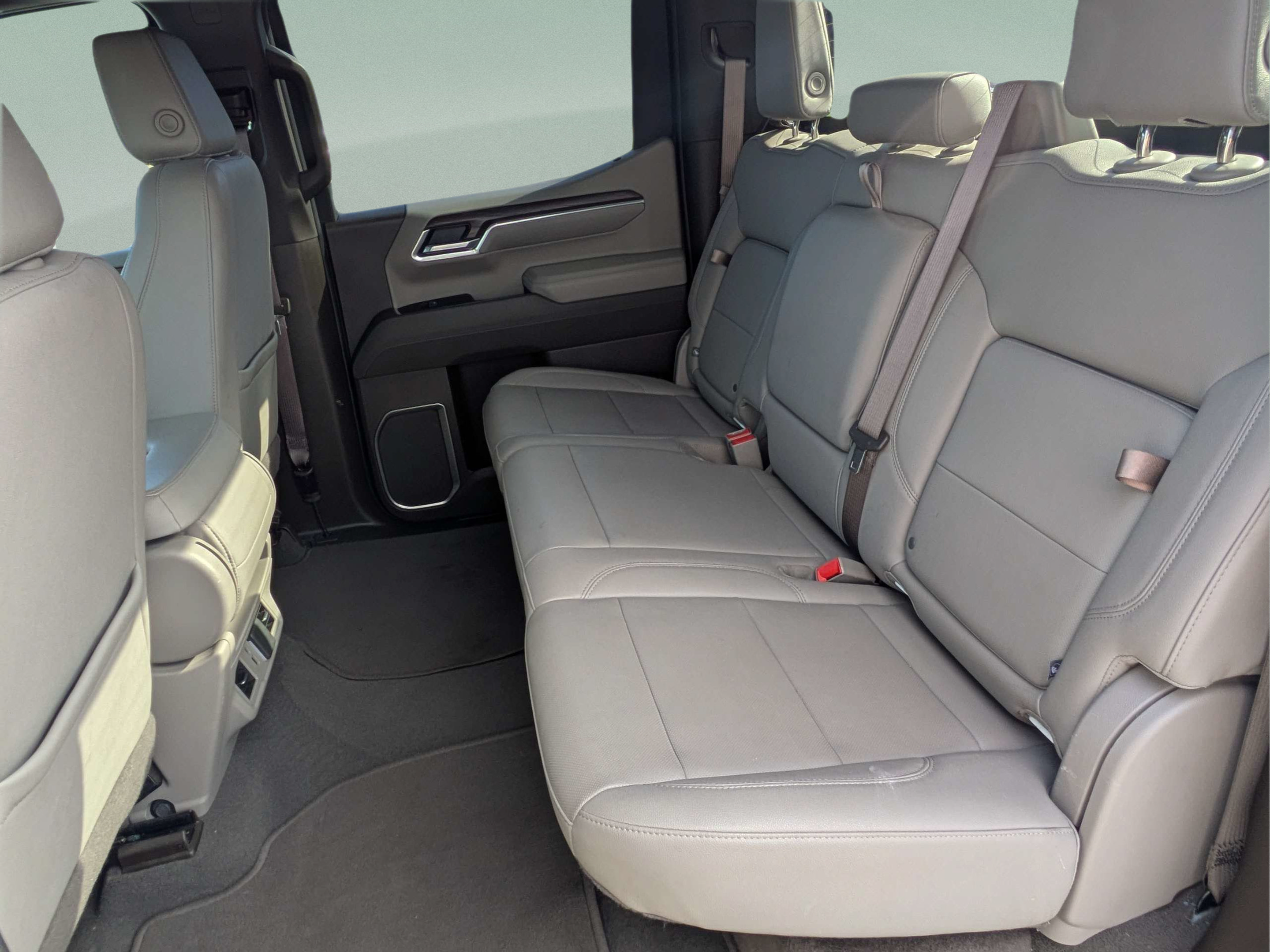 Used 2025 GMC Sierra 1500 SLT RWD image 10