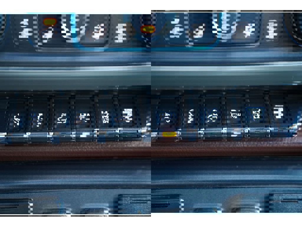 Used 2018 Chevrolet Silverado 3500 High Country image 25