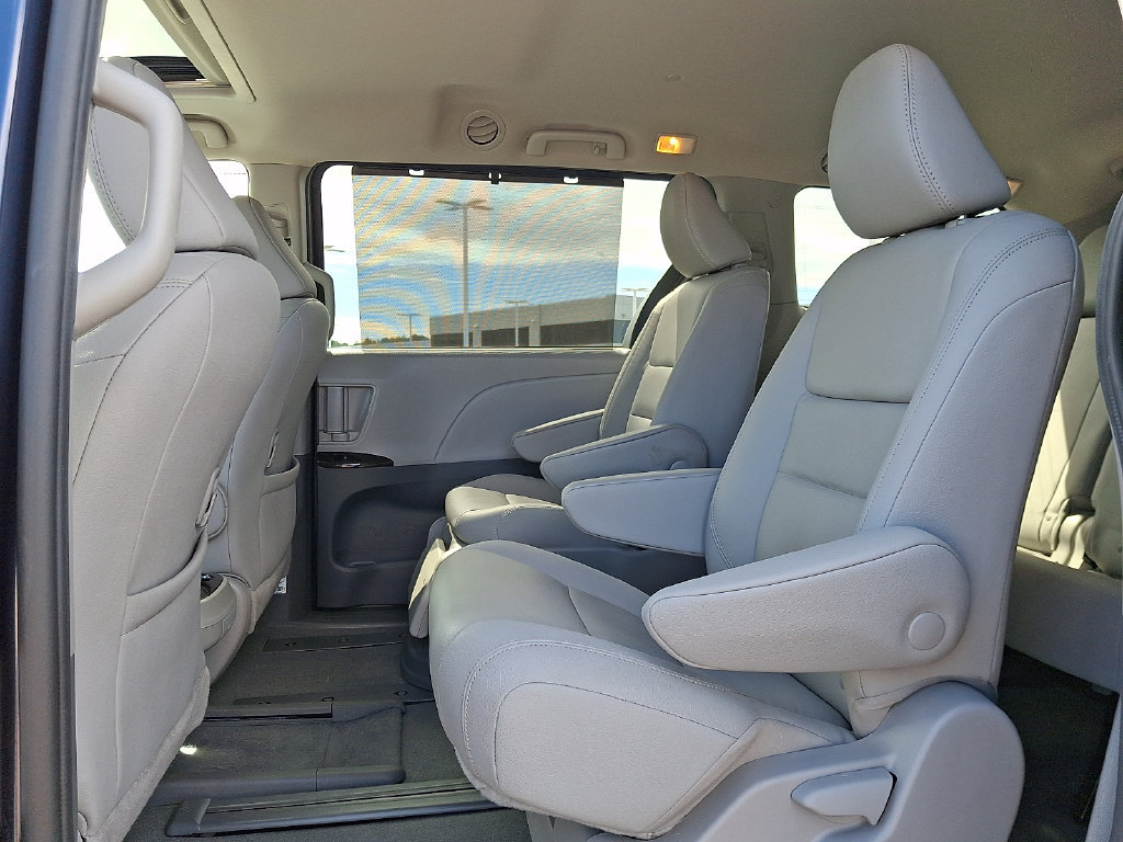 Certified 2020 Toyota Sienna XLE w/ XLE Navigation Package FWD image 10