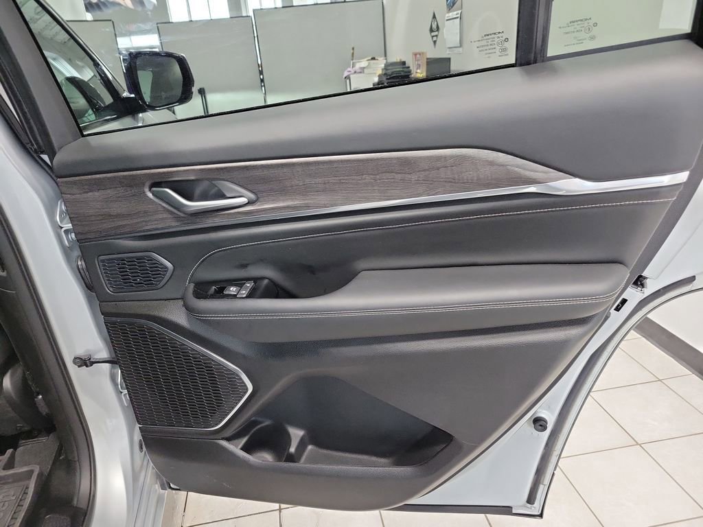 Used 2024 Jeep Grand Cherokee L Overland w/ Trailer Tow Package image 17