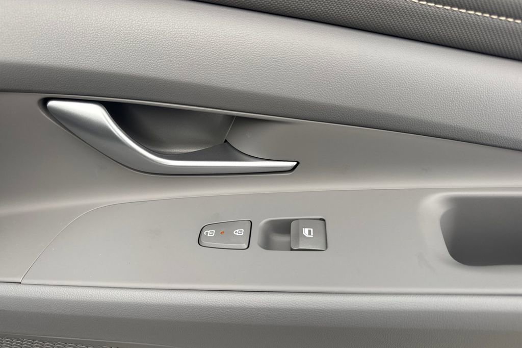 New 2026 Hyundai Elantra Sport FWD image 19