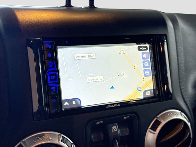 Used 2015 Jeep Wrangler Unlimited Rubicon w/ Connectivity Group image 13