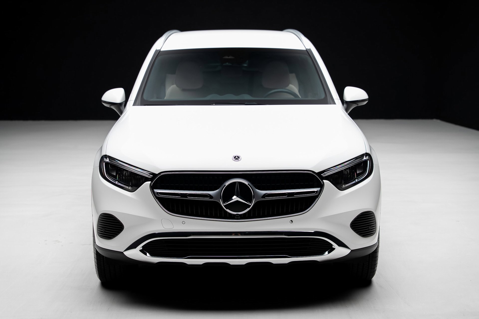 Used 2025 Mercedes-Benz GLC 350e 4MATIC image 5