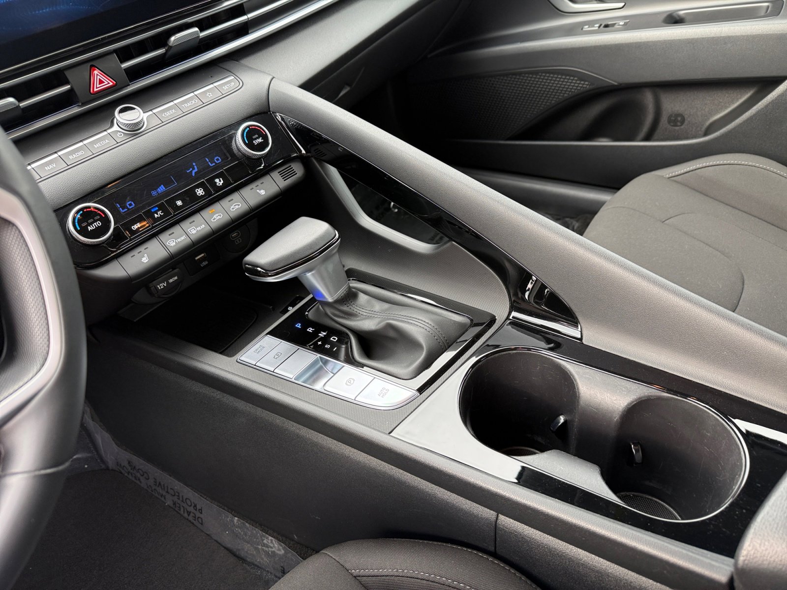 Certified 2025 Hyundai Elantra SEL w/ Cargo Package image 13