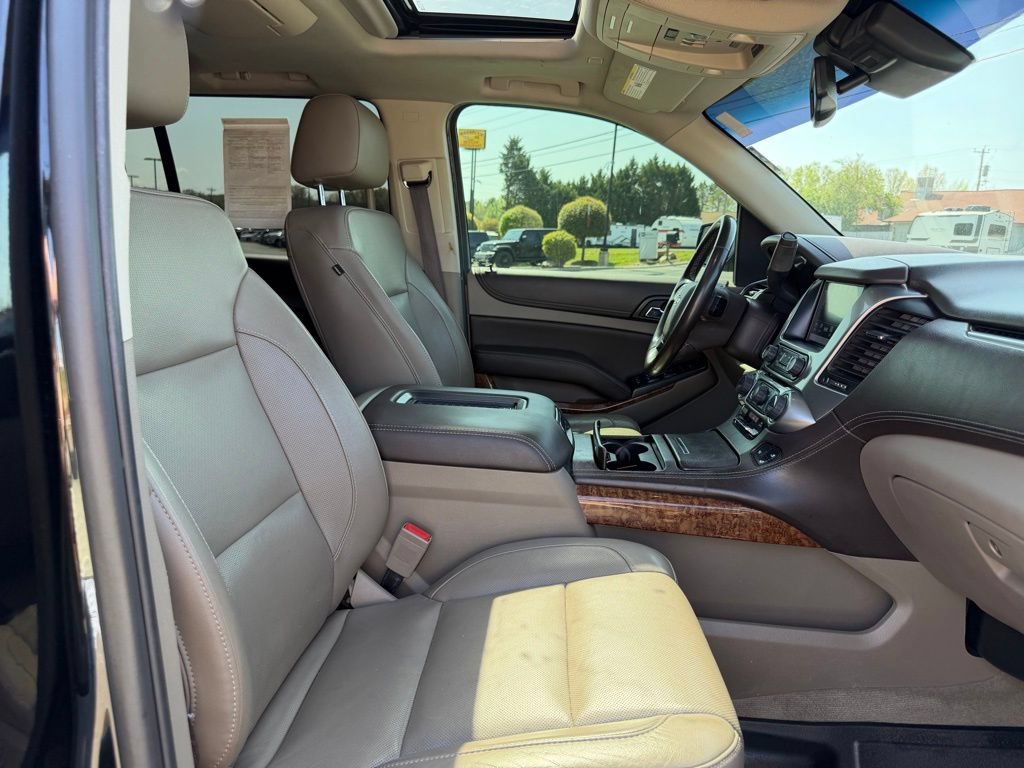 Used 2019 Chevrolet Suburban Premier AWD/4WD image 32