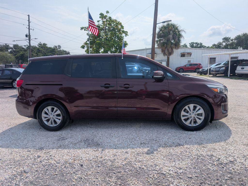 Used 2017 Kia Sedona LX FWD image 4
