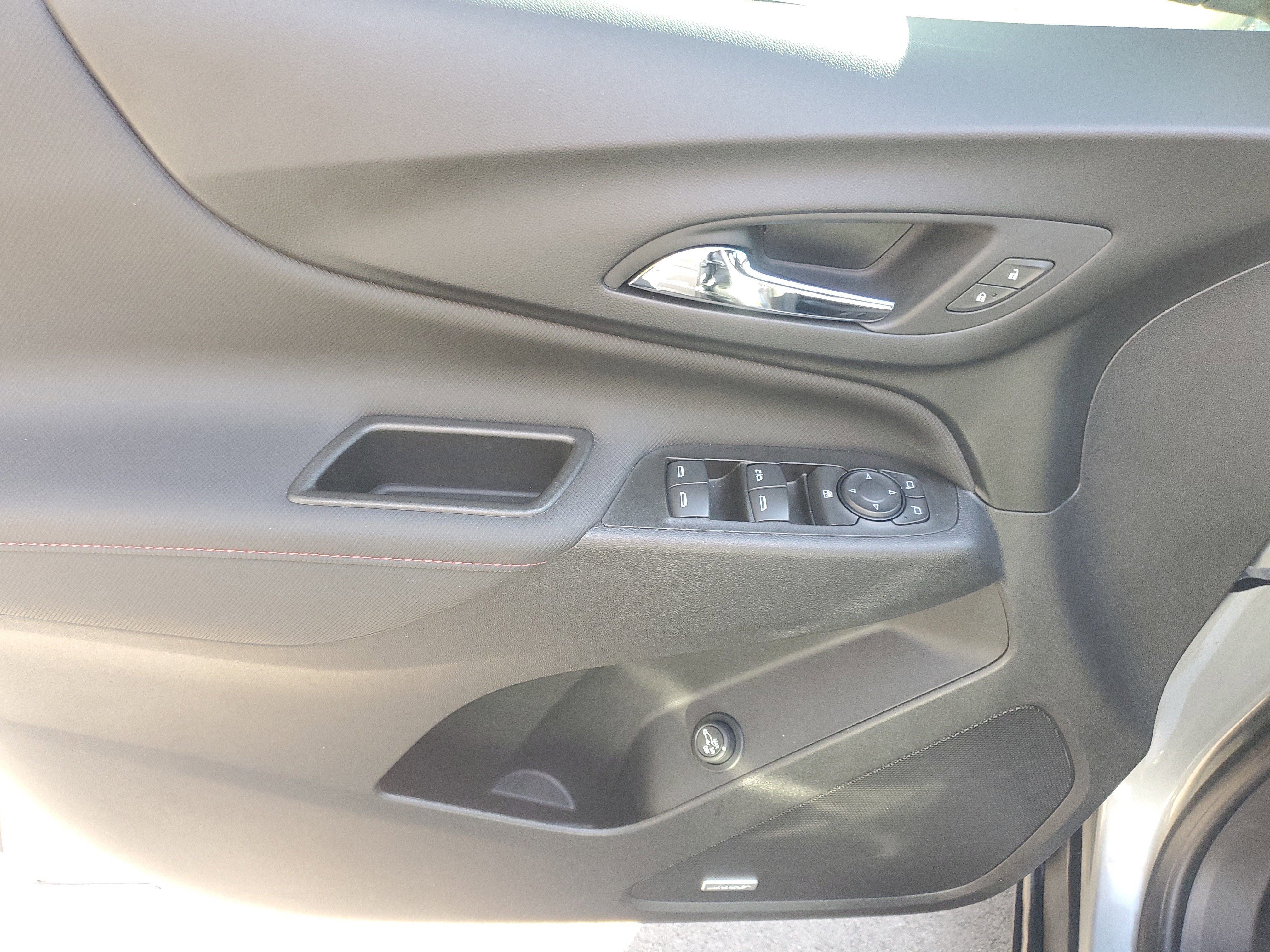 Used 2024 Chevrolet Equinox RS w/ RS Leather Package image 18