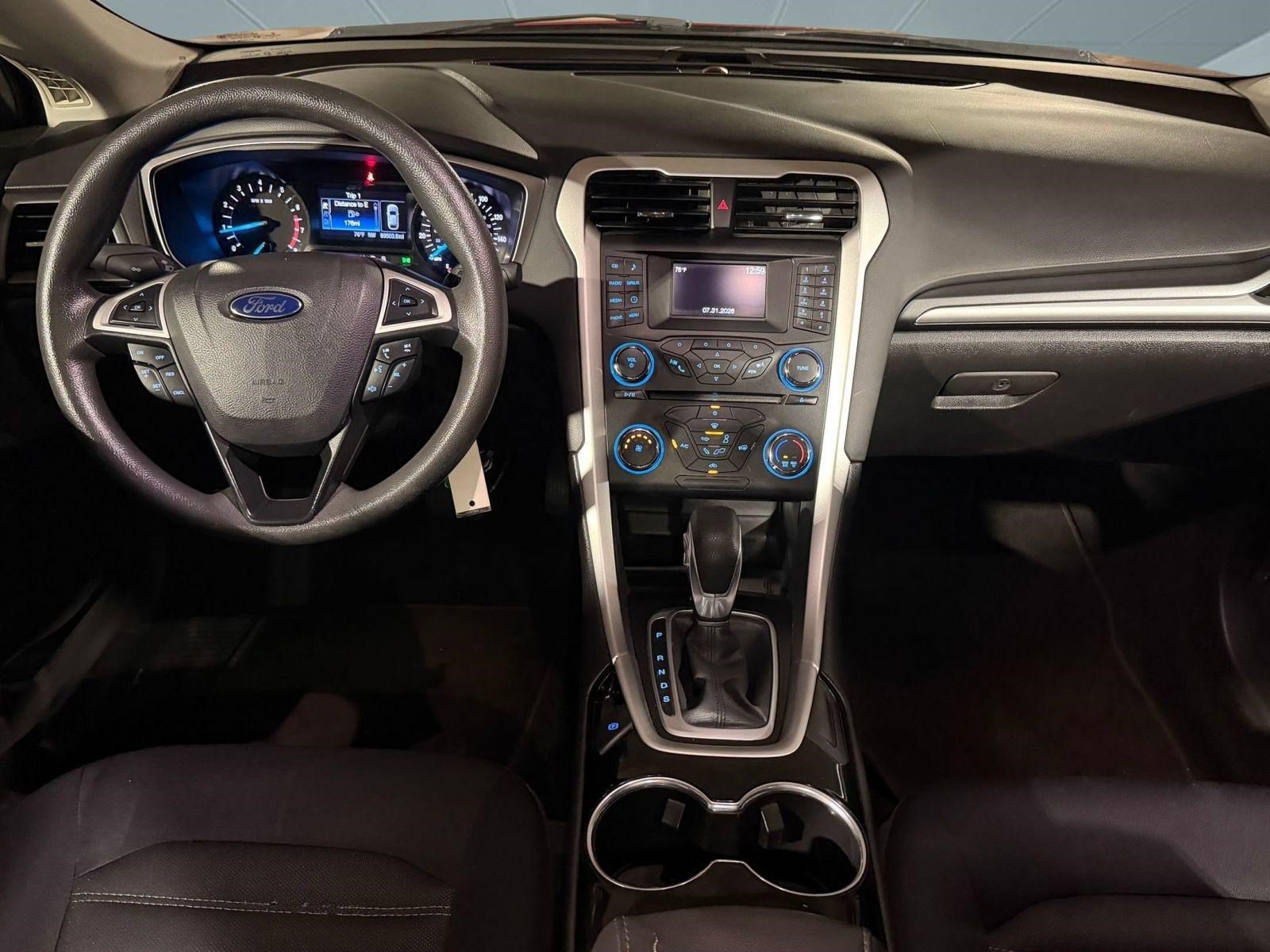 Used 2015 Ford Fusion SE FWD image 27