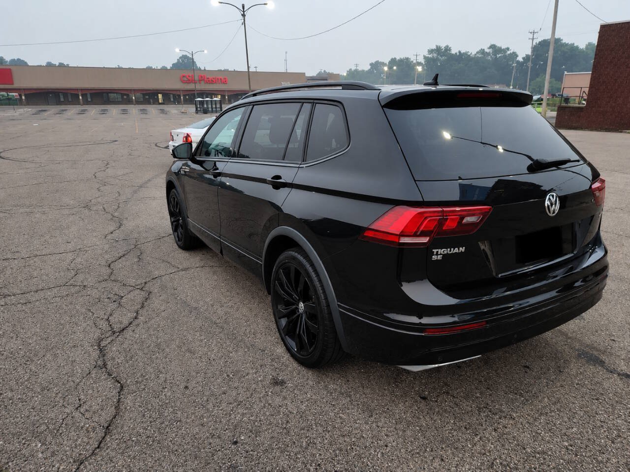 Used 2021 Volkswagen Tiguan SE R-Line w/ 2-Row Tiguan MDO Package AWD/4WD image 6