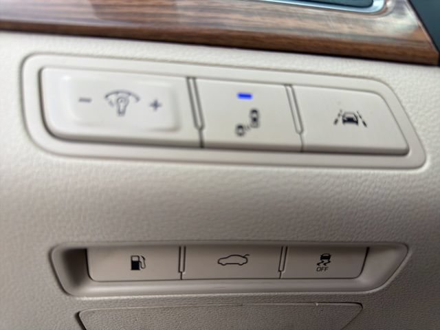 Used 2015 Hyundai Sonata Limited w/ Option Group 06 FWD image 10