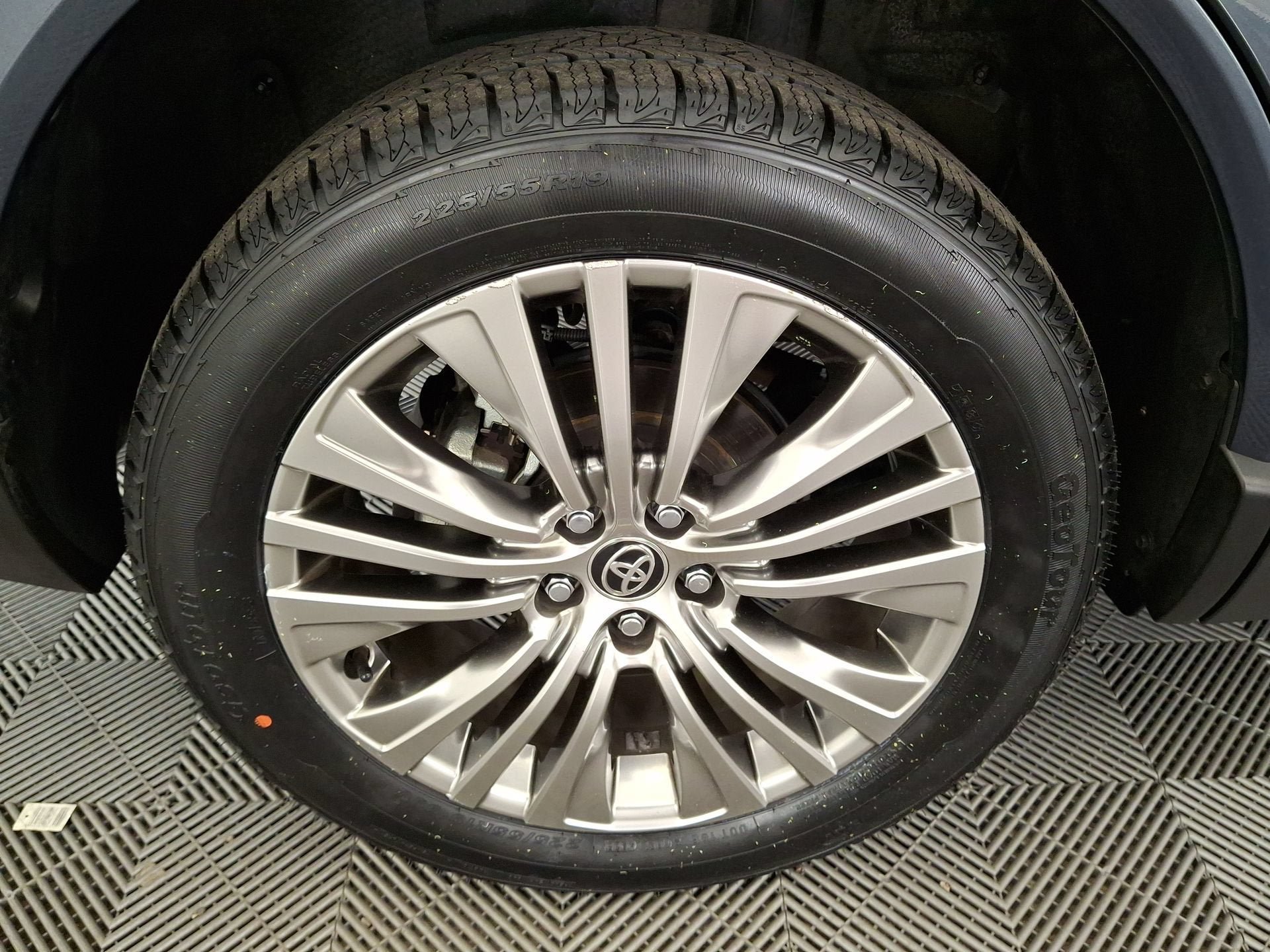 Certified 2024 Toyota Venza Limited AWD/4WD image 27